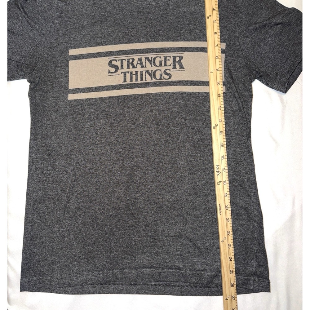 Stranger Things T‎ Shirt Gray Netflix TV Show Graphic Tee Men's Size Medium - Picture 4 of 8